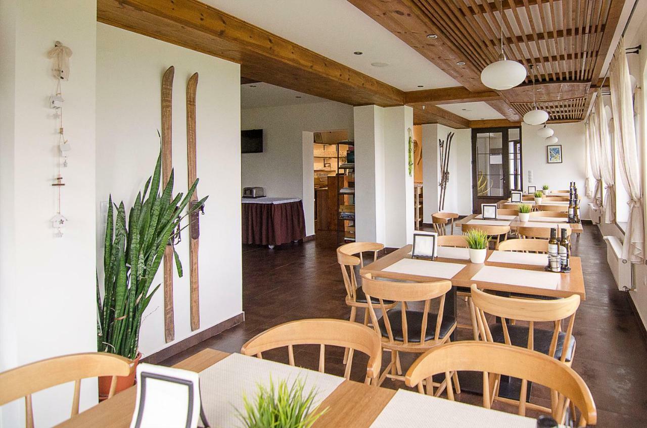 Pensiune & Restaurant Victoria Păltiniş 외부 사진